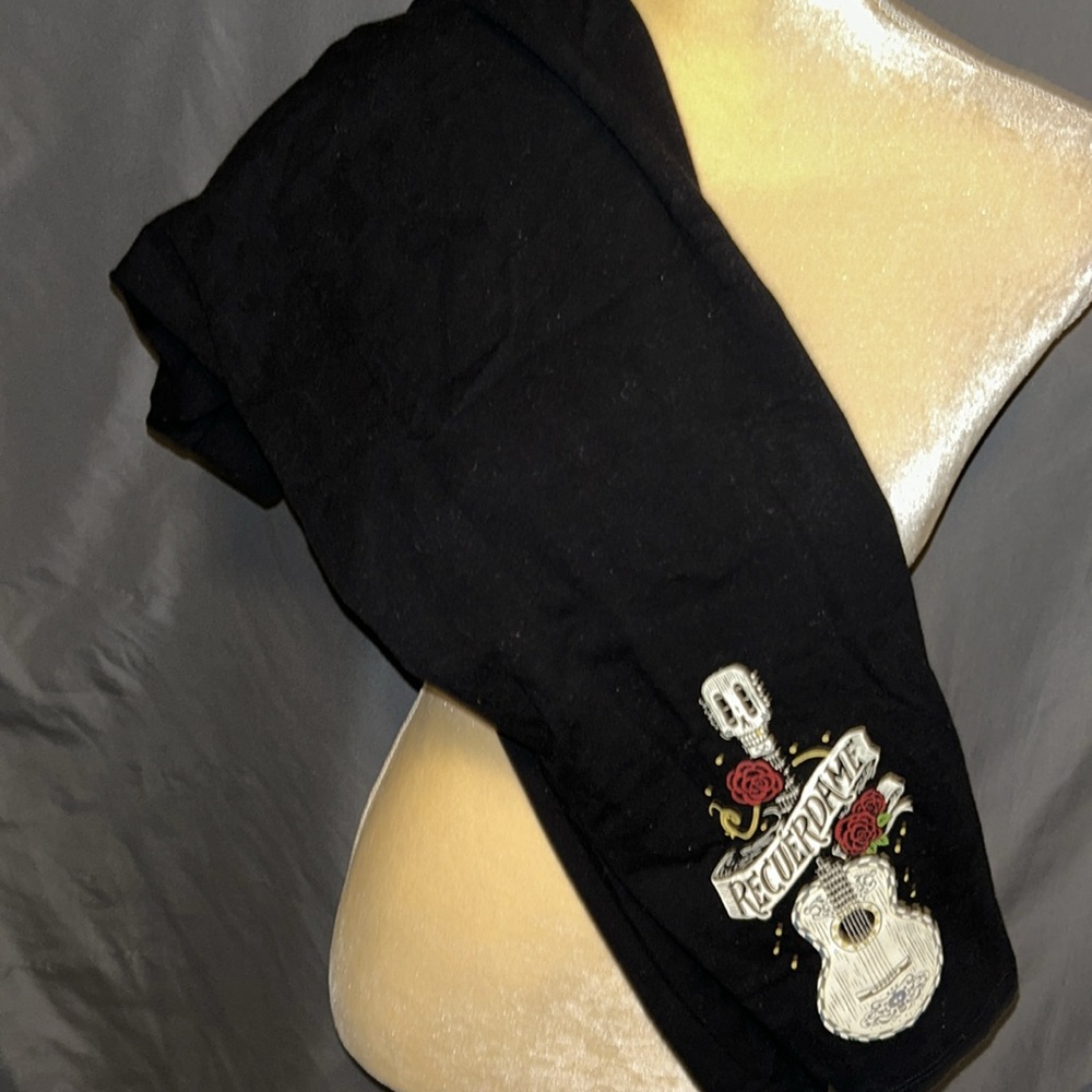 HP๐Torrid Crop Legging - Disney Coco Miguel Guitar - Picture 4 of 10